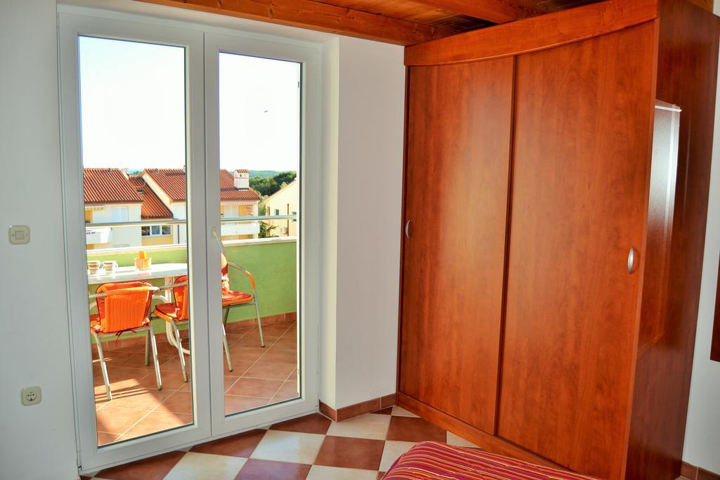 Apartments Green Village Премантура Стая снимка