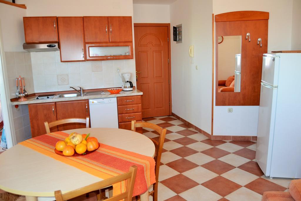 Apartments Green Village Премантура Стая снимка