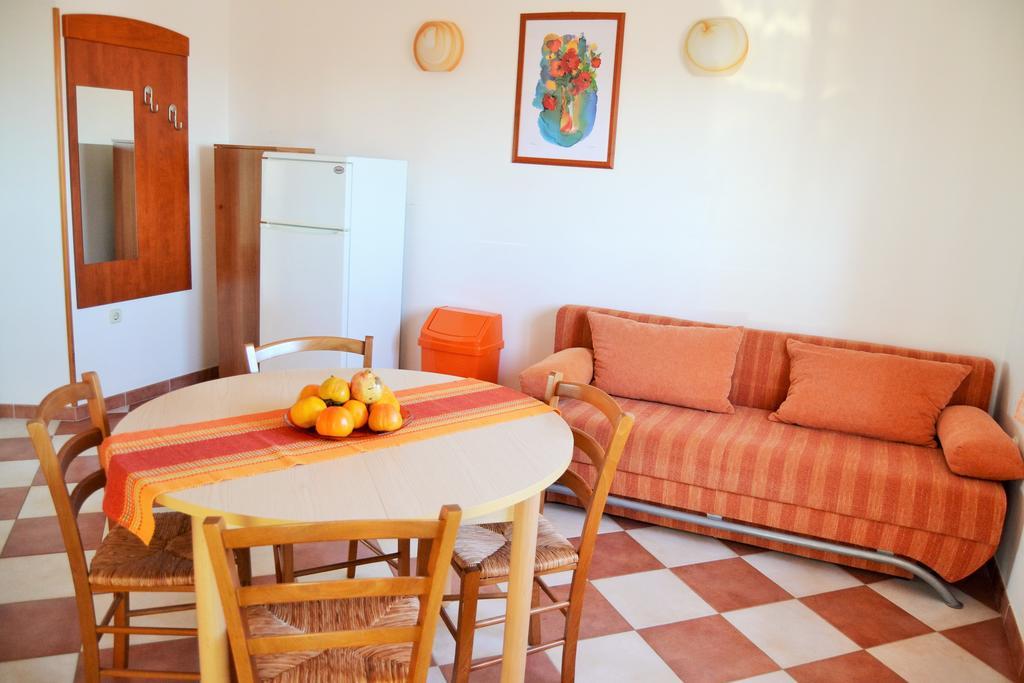 Apartments Green Village Премантура Стая снимка